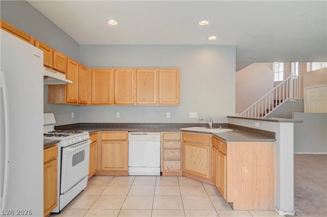 3733 Gallowtree Avenue — photo 2