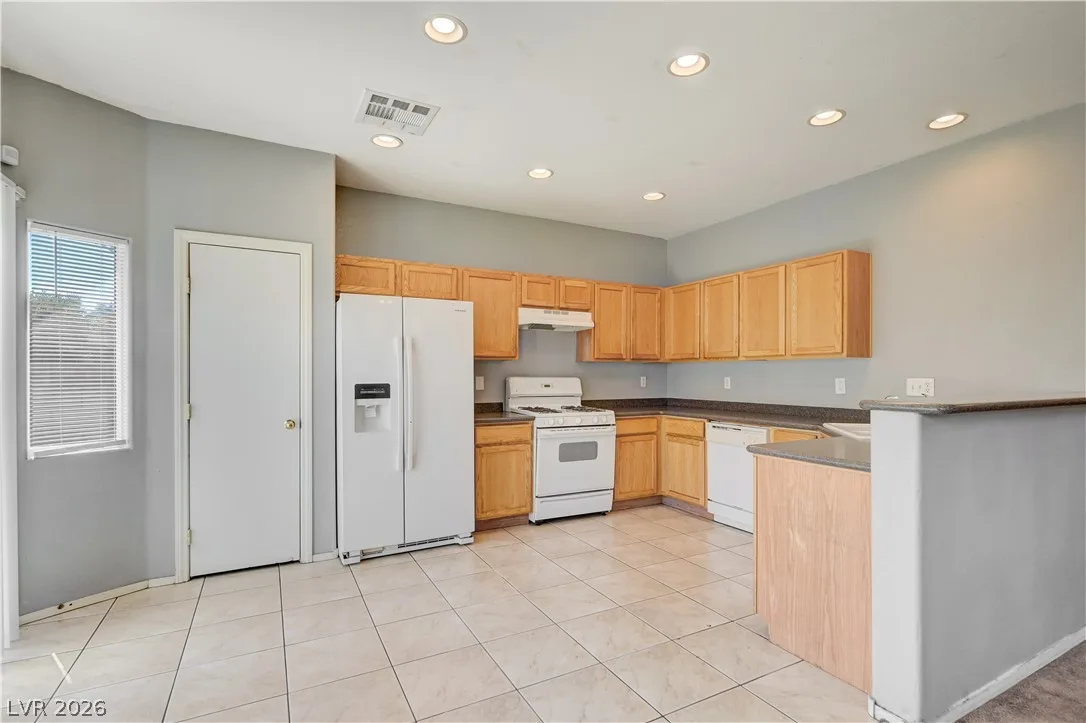 3733 Gallowtree Avenue — photo 3
