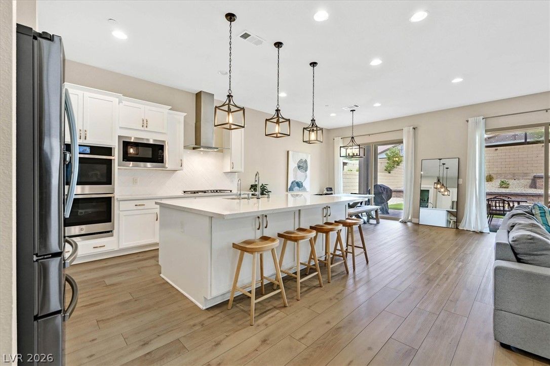552 Comodo Street — photo 3