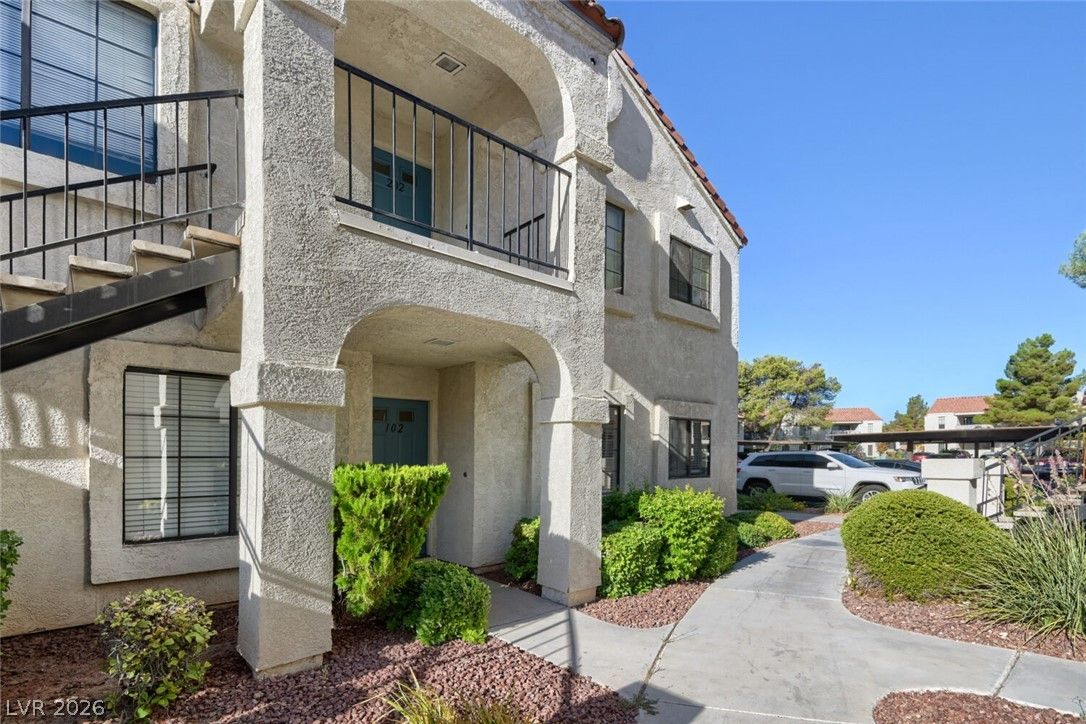 4860 Nara Vista Way 102 — photo 3 of 28