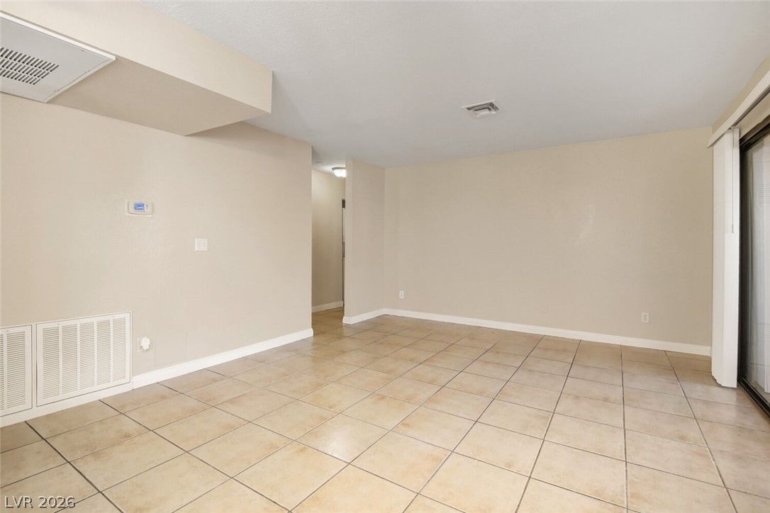 4860 Nara Vista Way 102 — photo 5 of 28