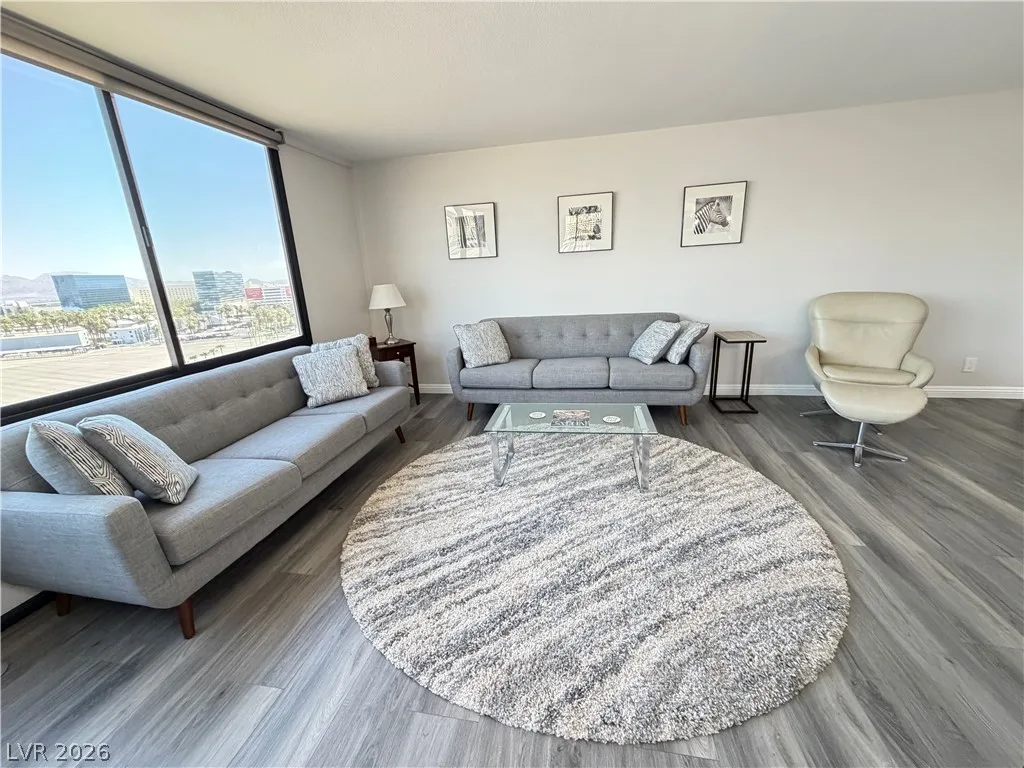 205 East Harmon Avenue 1010 — photo 3