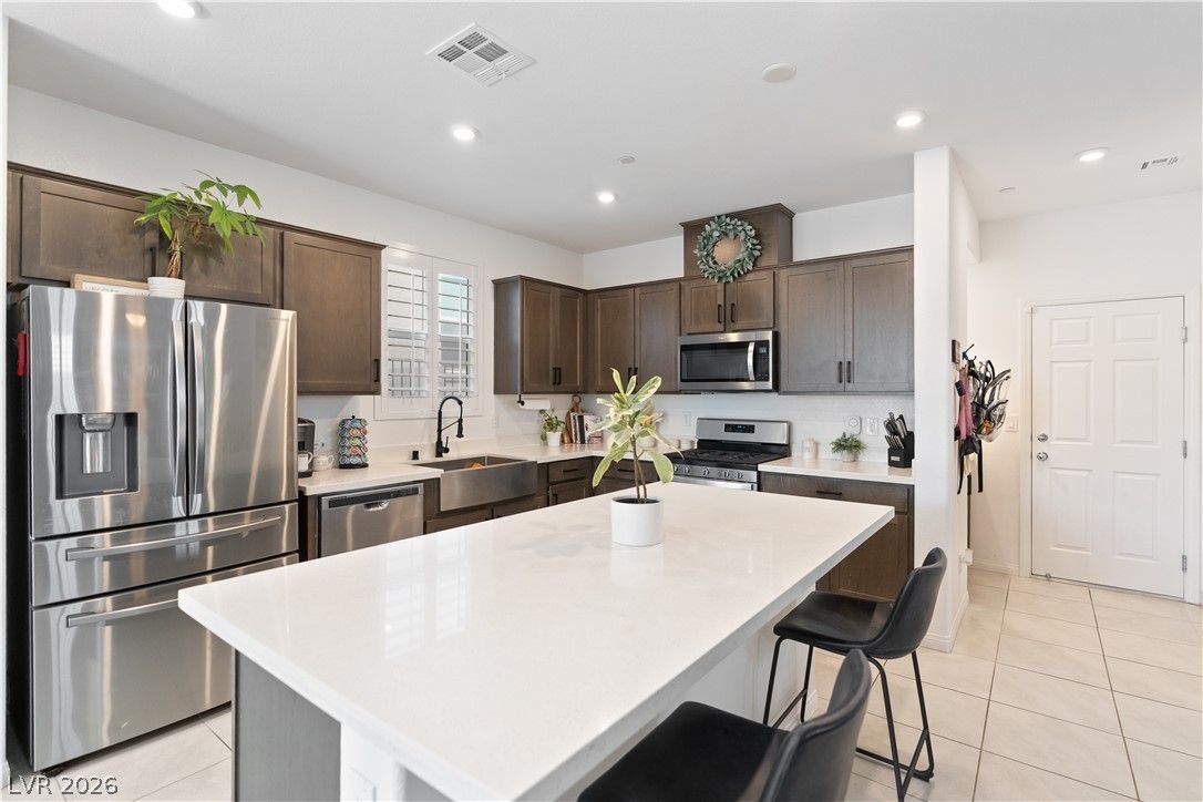 10925 Oregano Avenue — photo 5 of 28
