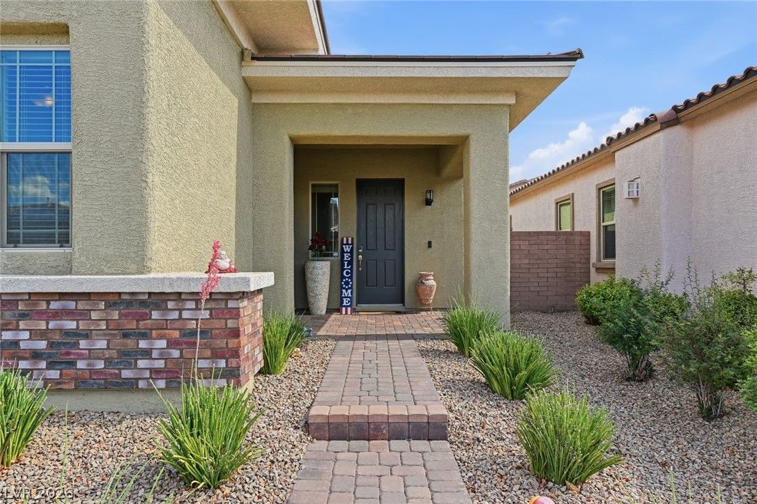 417 Honeybrush Avenue — photo 2