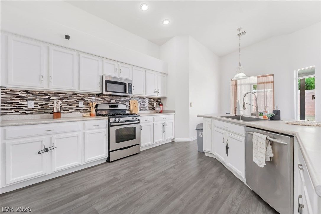 4537 Colonial Canyon Street — photo 2
