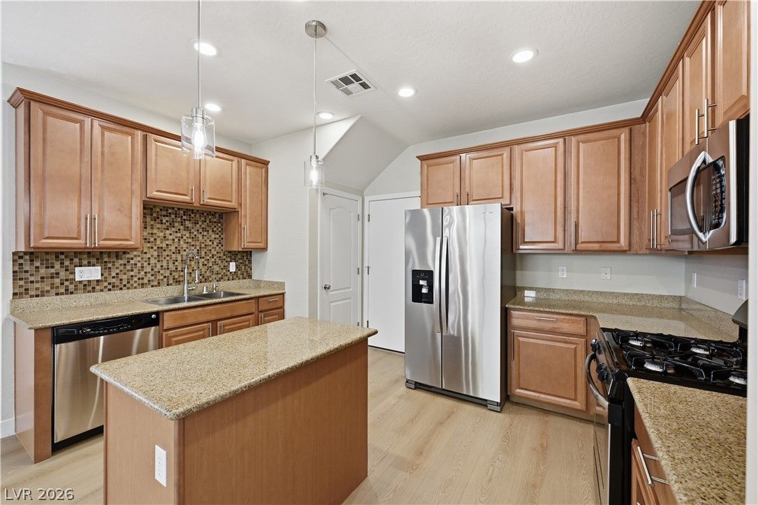 667 Calamus Palm Place — photo 3