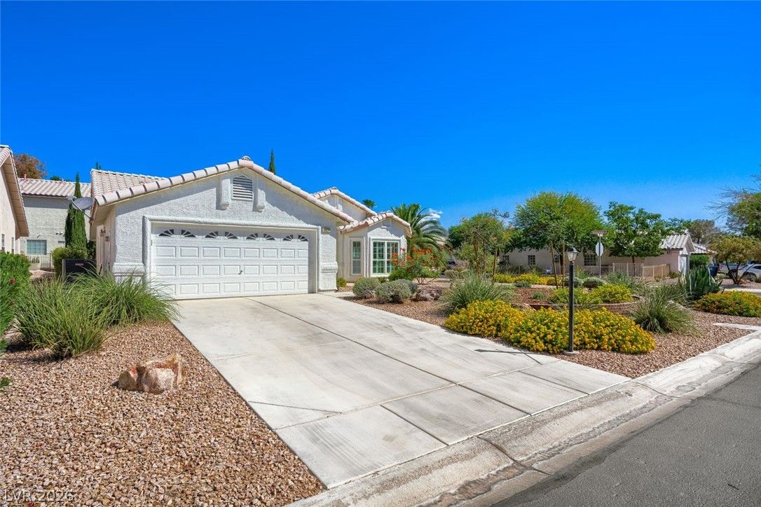 5421 Desert Paradise Drive — photo 3