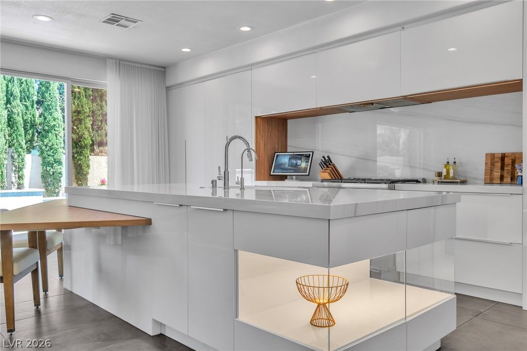 7920 Castellon Court — photo 3