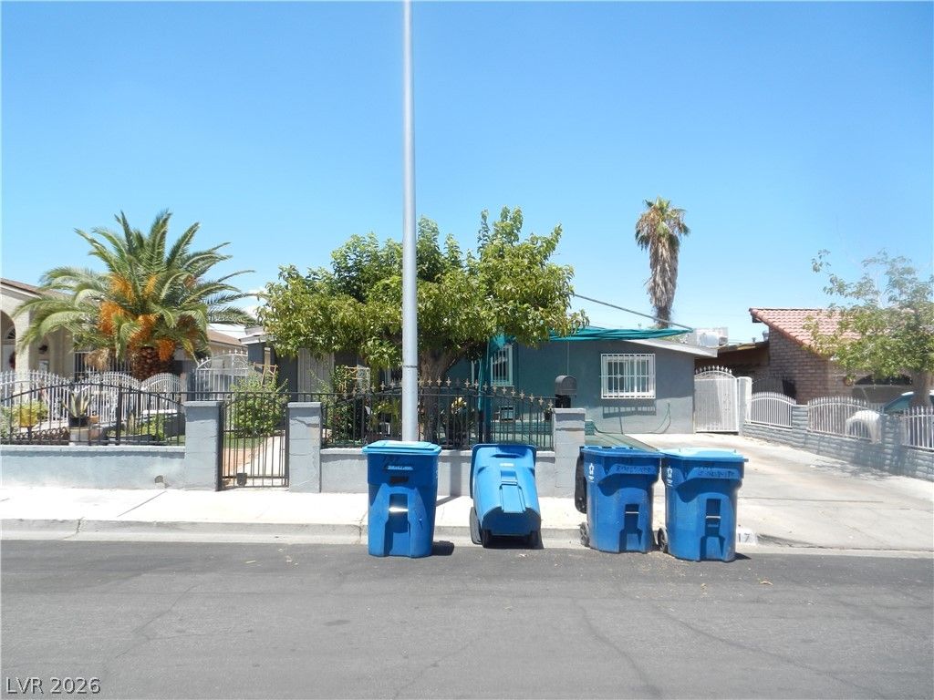 1717 East Mesquite Avenue — photo 2