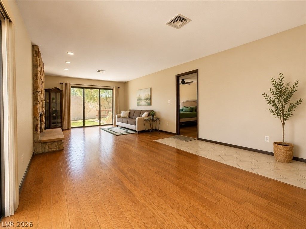 2521 Swan Lane — photo 4 of 19