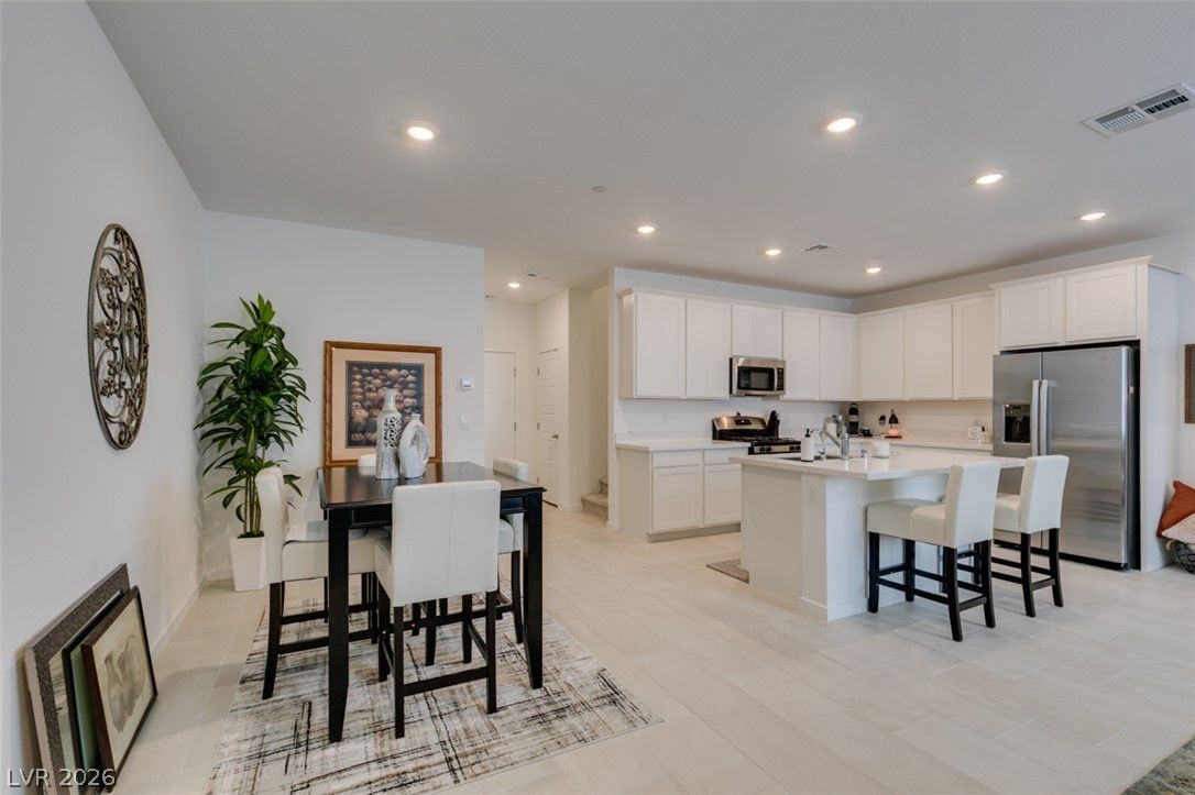 1535 Maria Crossing Avenue — photo 3 of 31