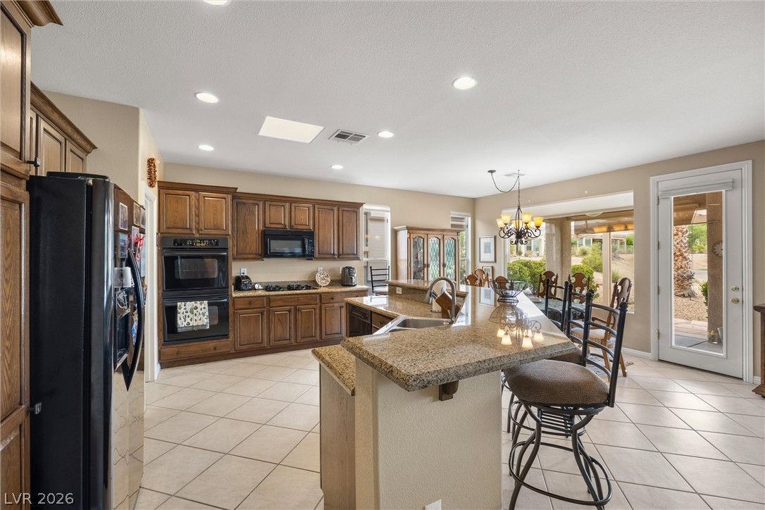 4765 Regalo Bello Street — photo 4 of 25