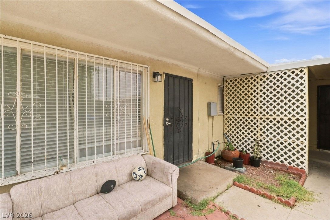 2101 Stanley Avenue — photo 3