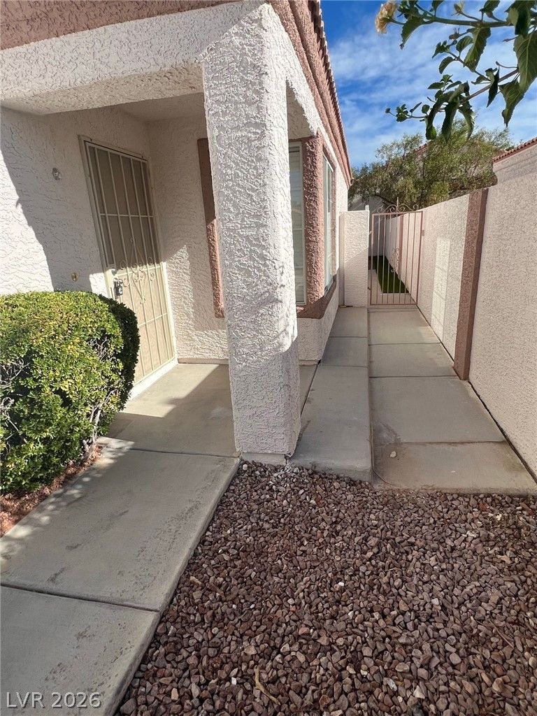9824 Cross Creek Way — photo 3