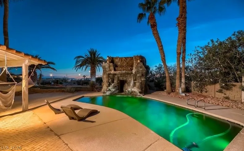 672 Los Feliz Street — photo 3