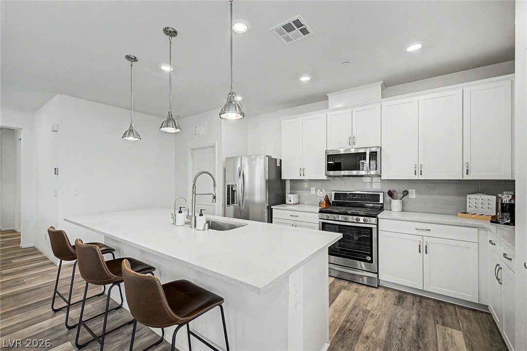 2936 Duverney Avenue — photo 4 of 31