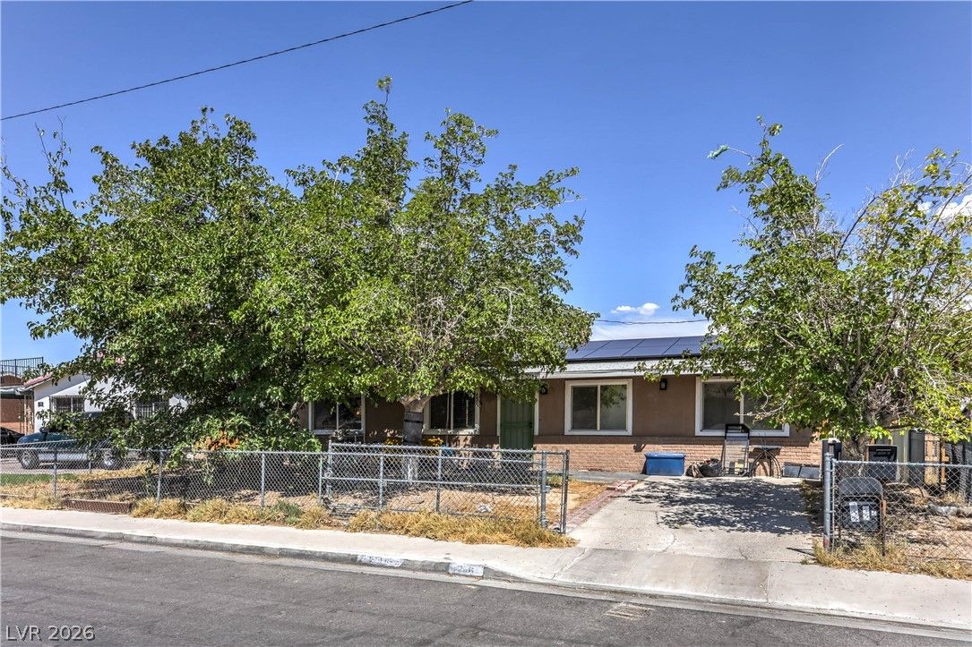 2116 West Travis Street — photo 2