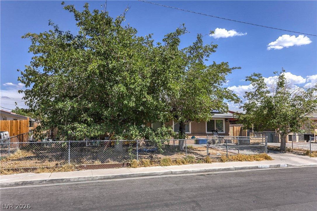 2116 West Travis Street — photo 3