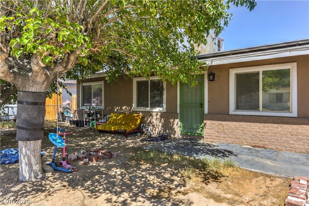 2116 West Travis Street — photo 4