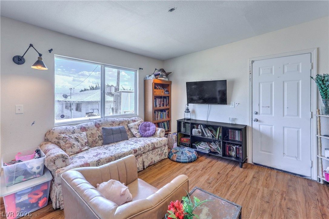 2116 West Travis Street — photo 5