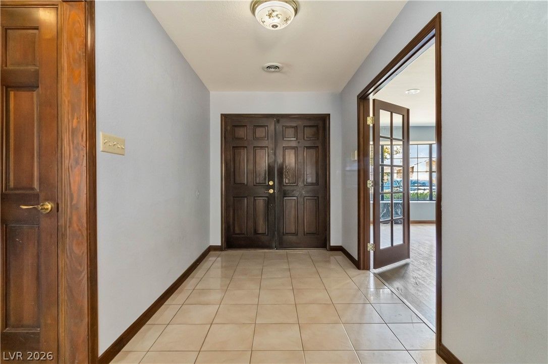 1727 Cherokee Lane — photo 3