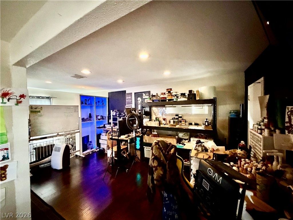 1114 Ramona Circle — photo 4 of 9