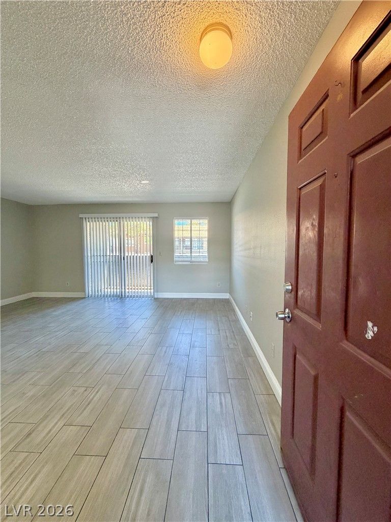 2750 South Durango Drive 1032 — photo 4 of 37