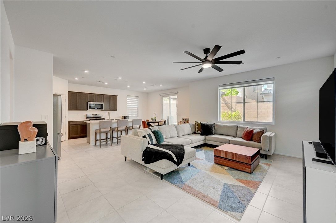10938 Fennel Avenue — photo 4