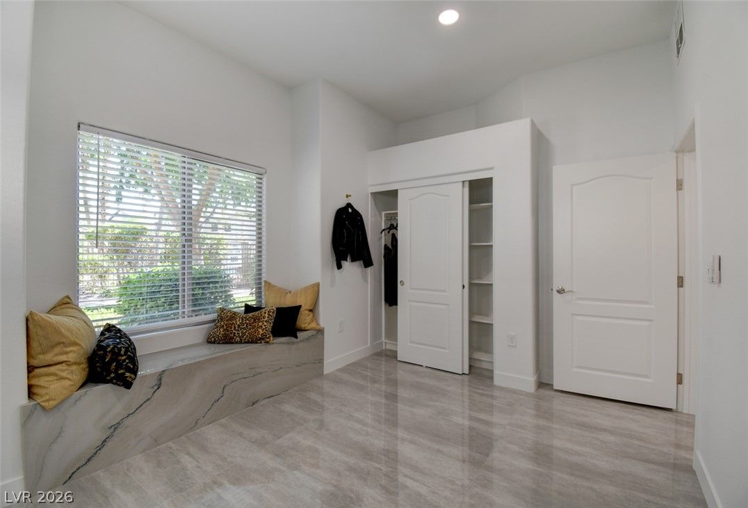 8985 South Durango Drive 1152 — photo 2