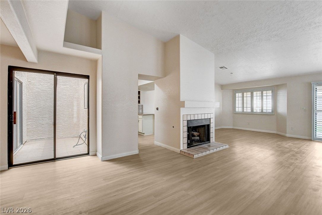 694 Freedom Lane — photo 3