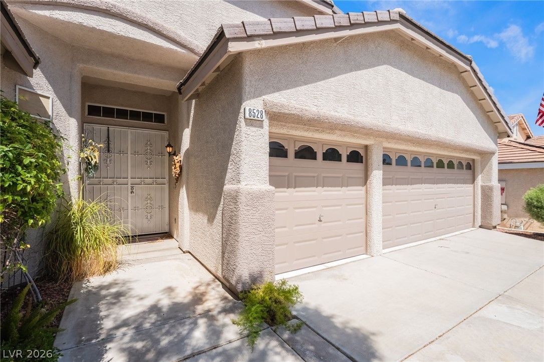 8528 Bandits Bluff Avenue — photo 4