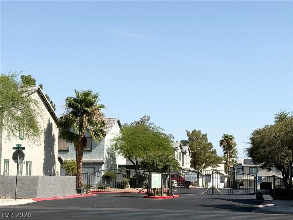 5246 Souvenir Lane — photo 4 of 16