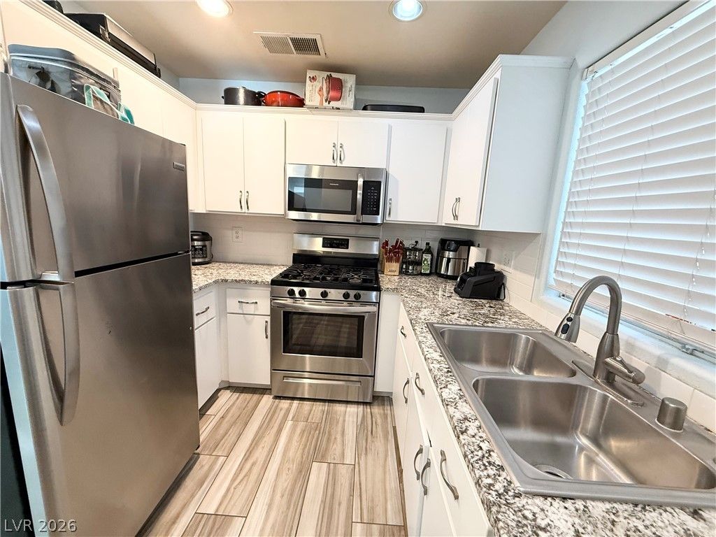 5246 Souvenir Lane — photo 5 of 16