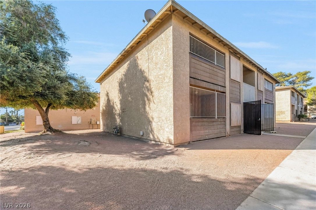 4580 CARRIAGE PARK Drive — photo 3