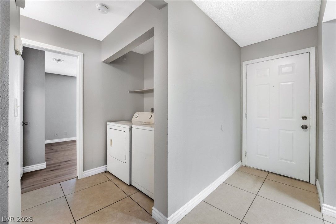 4580 CARRIAGE PARK Drive — photo 5