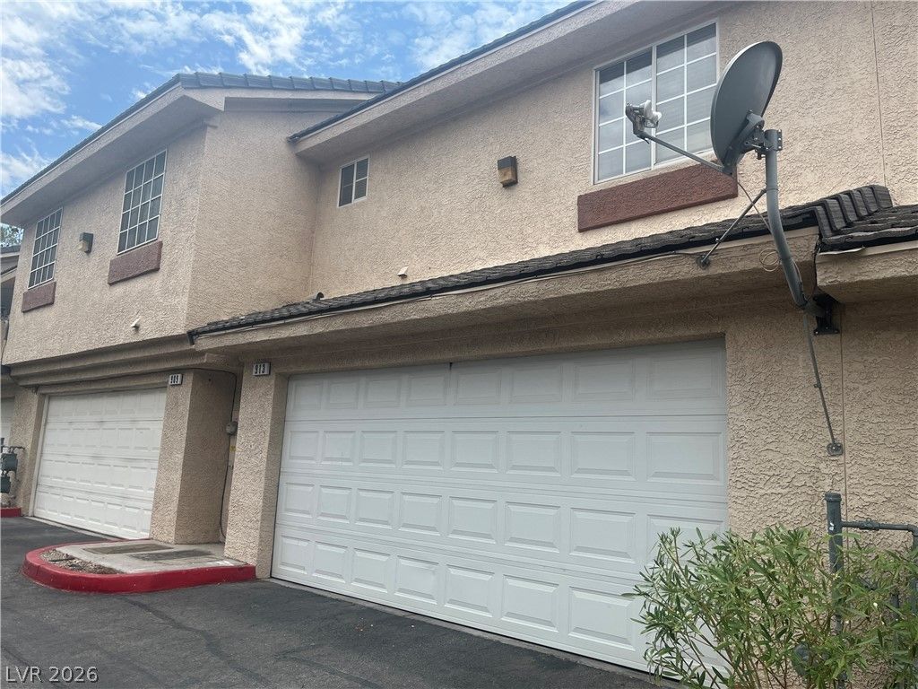 913 Nevada Sky Street — photo 2