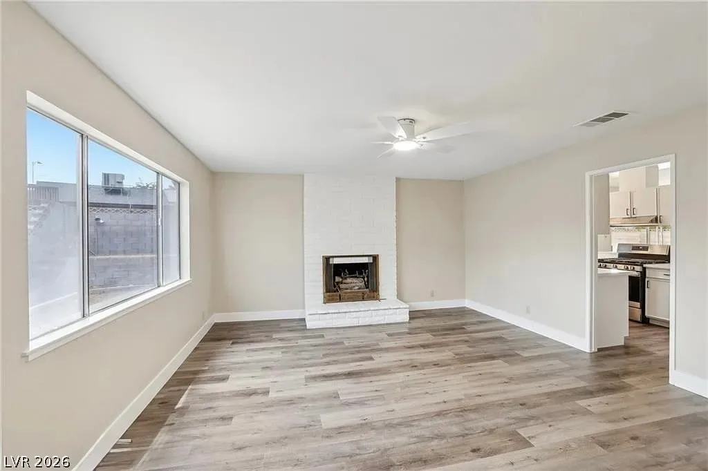 204 Breeze Street — photo 4