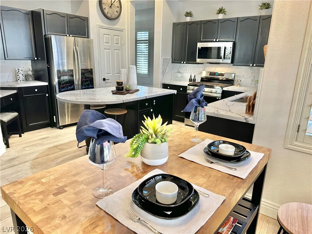 20 CHATEAU WHISTLER Court — photo 2