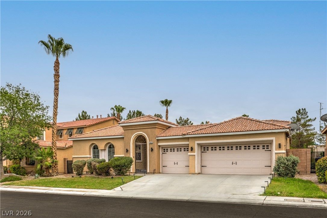 1423 Silent Sunset Avenue — photo 2