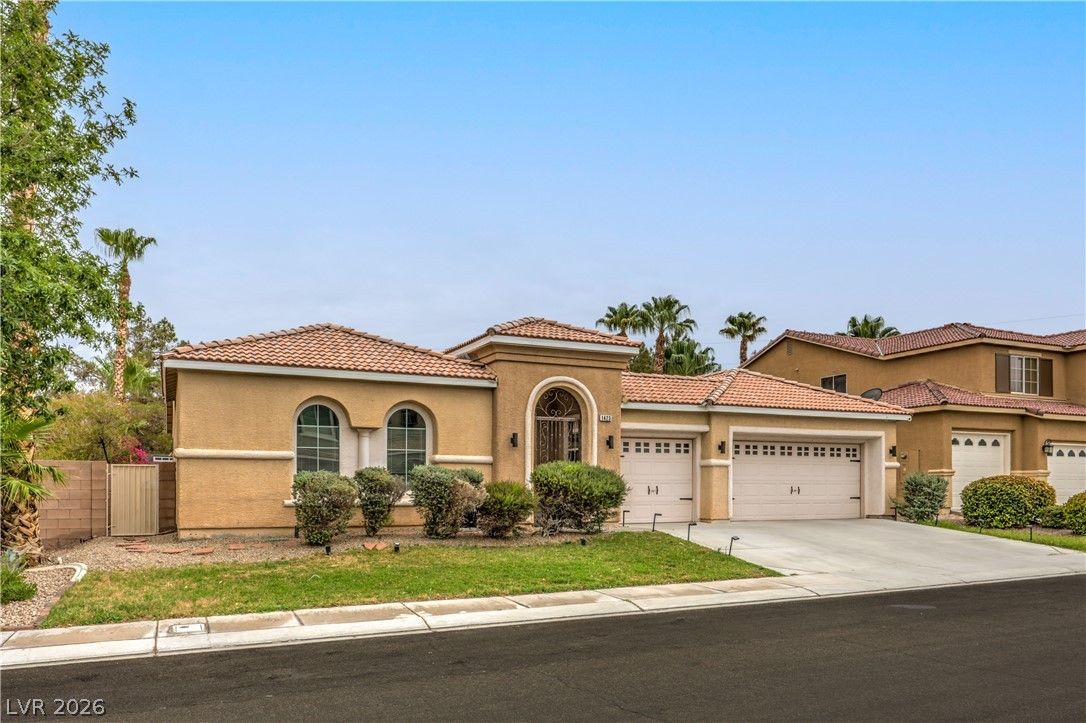 1423 Silent Sunset Avenue — photo 3