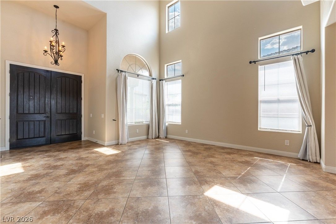 2777 Josephine Drive — photo 2