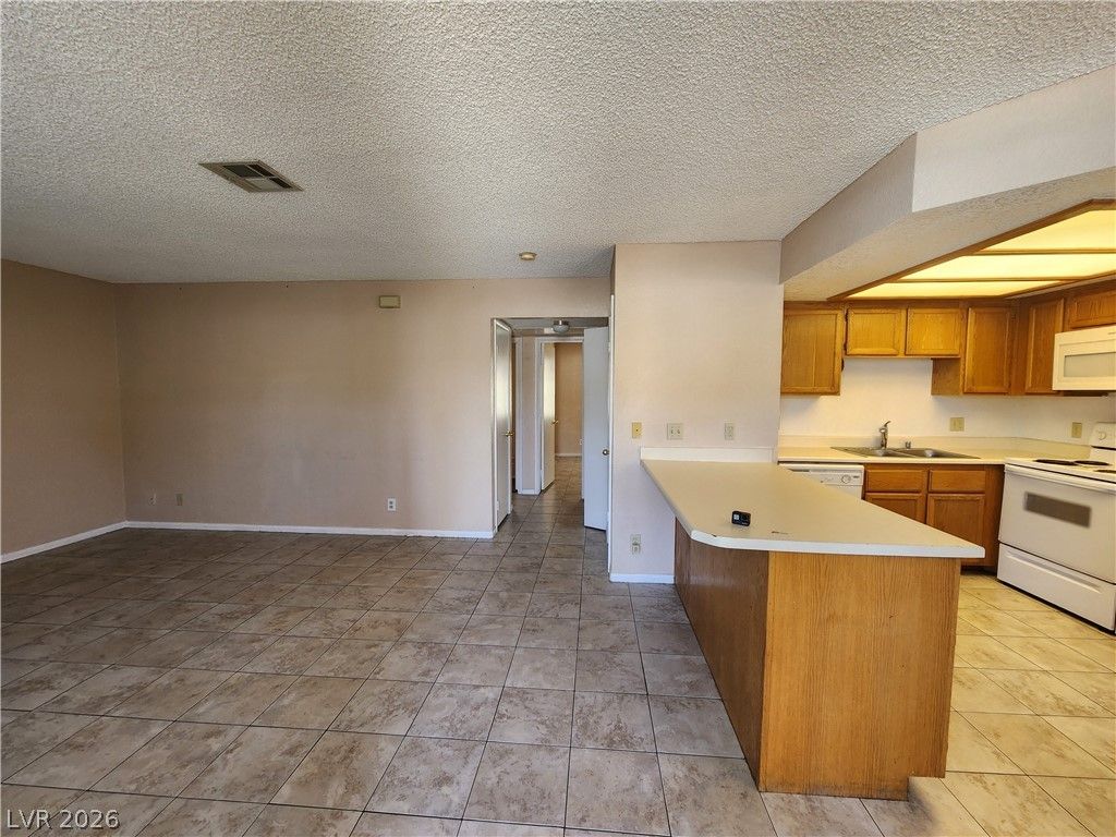 1412 Oak Rock Drive 102 — photo 4 of 30