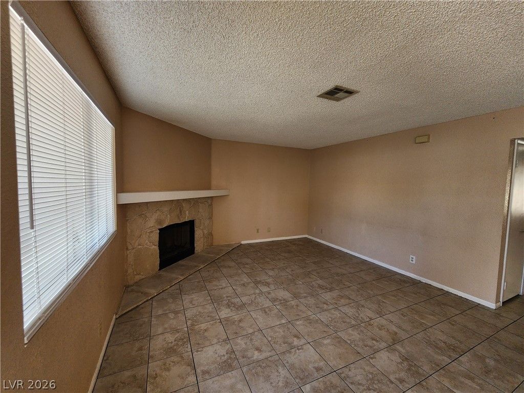 1412 Oak Rock Drive 102 — photo 5 of 30