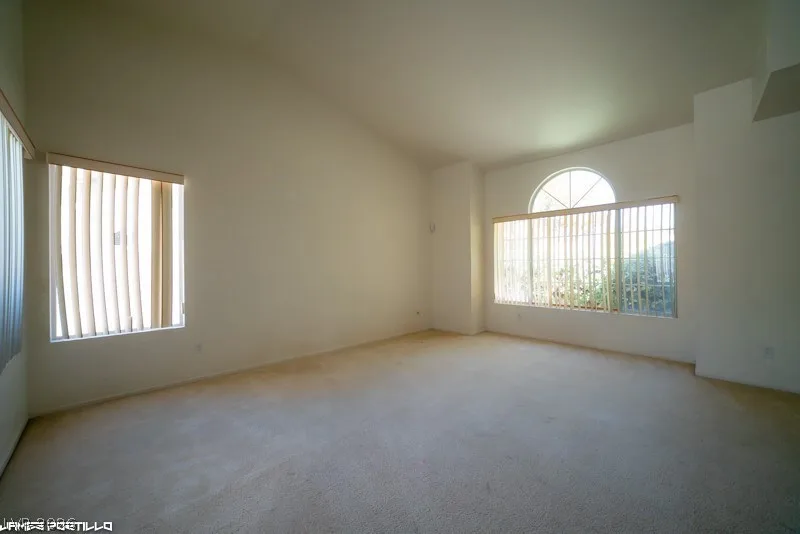 910 HOLLOWBLUFF Avenue — photo 3