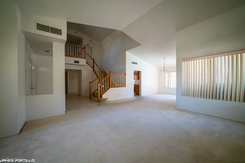 910 HOLLOWBLUFF Avenue — photo 4
