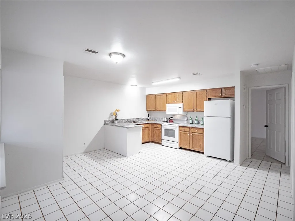 825 Hedge Way 2 — photo 5