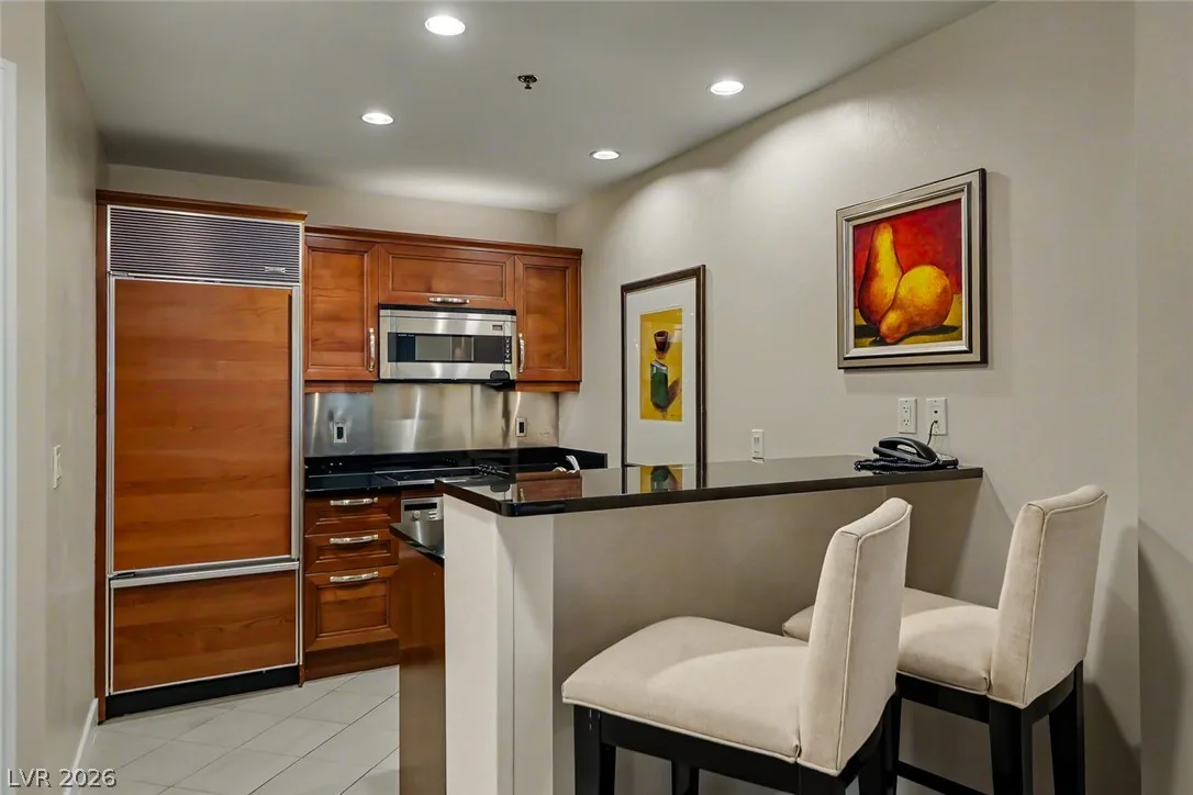 135 East Harmon Avenue 1020 — photo 2