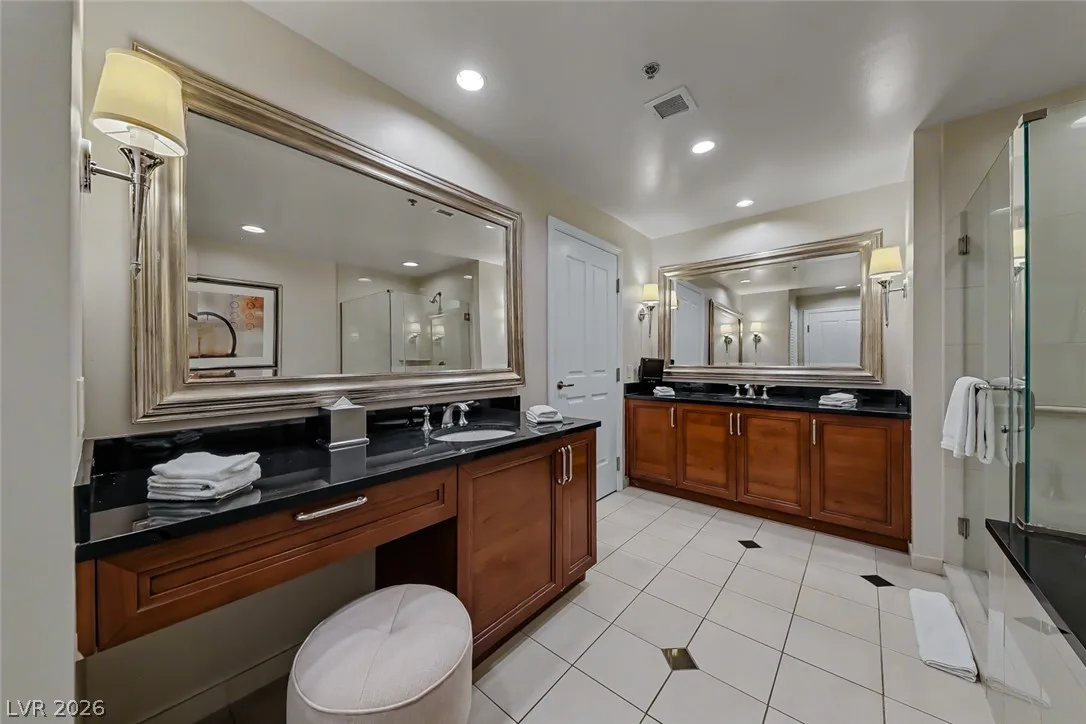 135 East Harmon Avenue 1020 — photo 3
