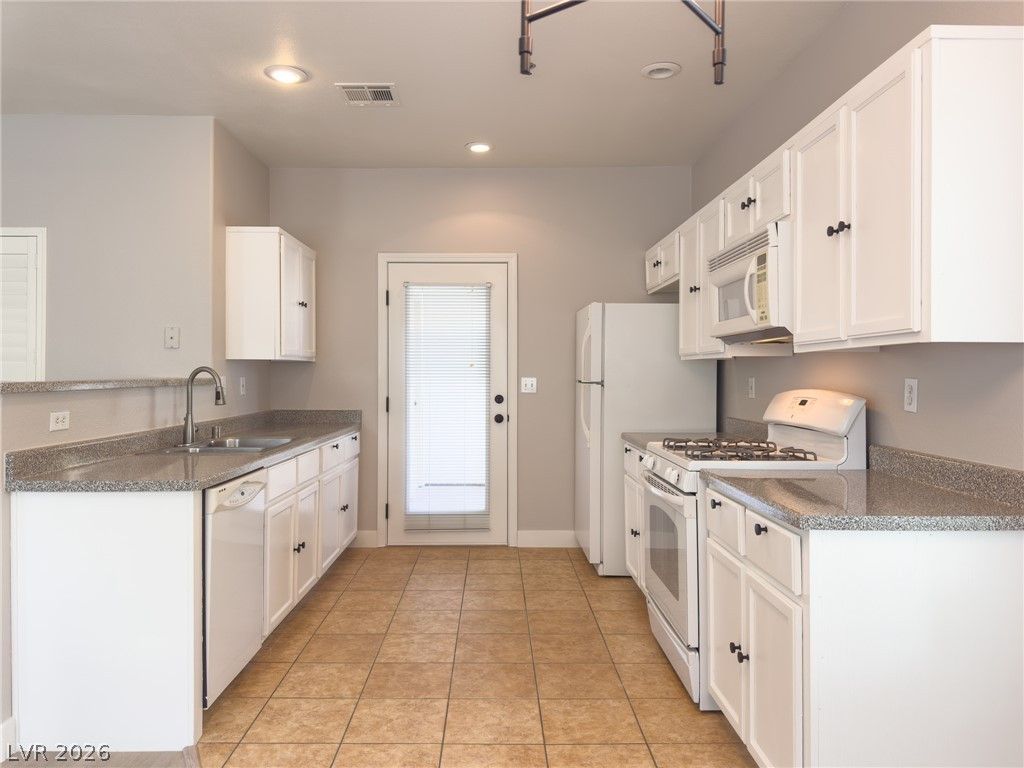 10020 Benjamin Nicholas Place 204 — photo 4