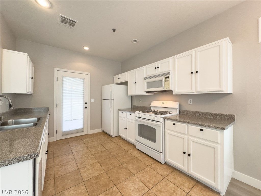 10020 Benjamin Nicholas Place 204 — photo 5